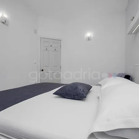 Apartman Near The In Drasnice Sreser