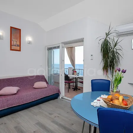 Apartment Near The In Drasnice Sreser