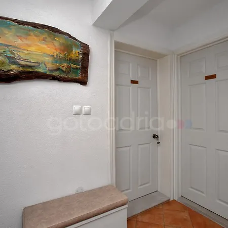 Apartment Near The In Drasnice