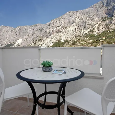 Apartment Near The In Drasnice Sreser