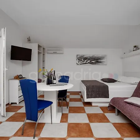 Near The In Drasnice * سريسر