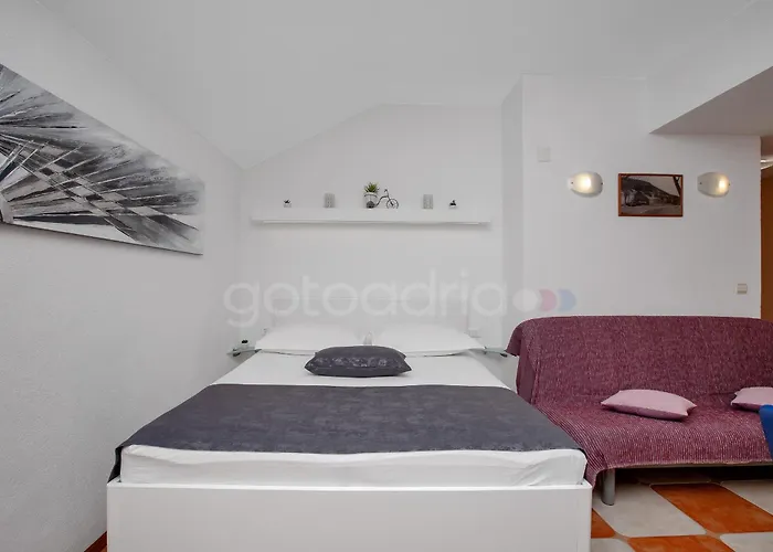 Apartament Near The In Drasnice Sreser